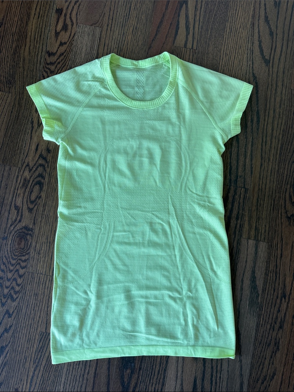 Women’s lululemon t-shirt